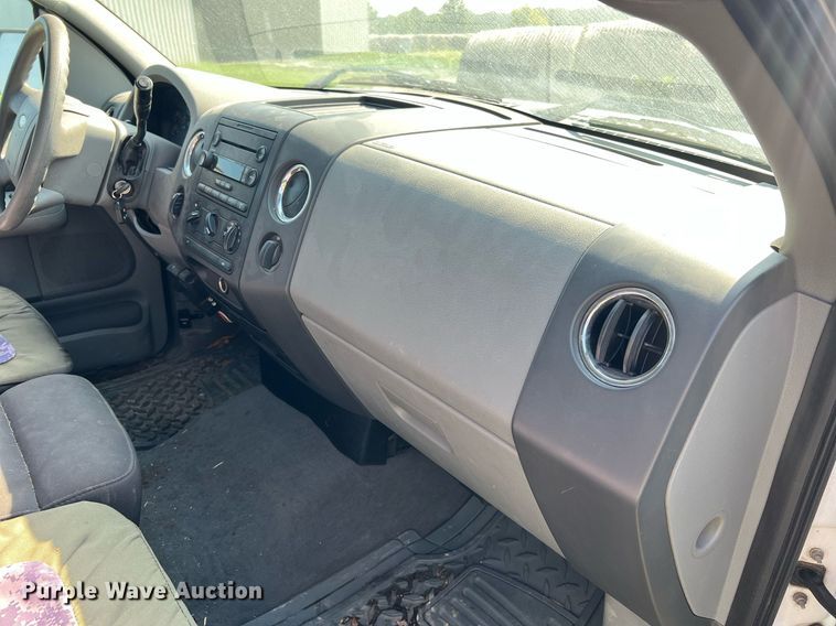 image for item NA9136 2004 Ford F150 XLT  SuperCrew pickup truck