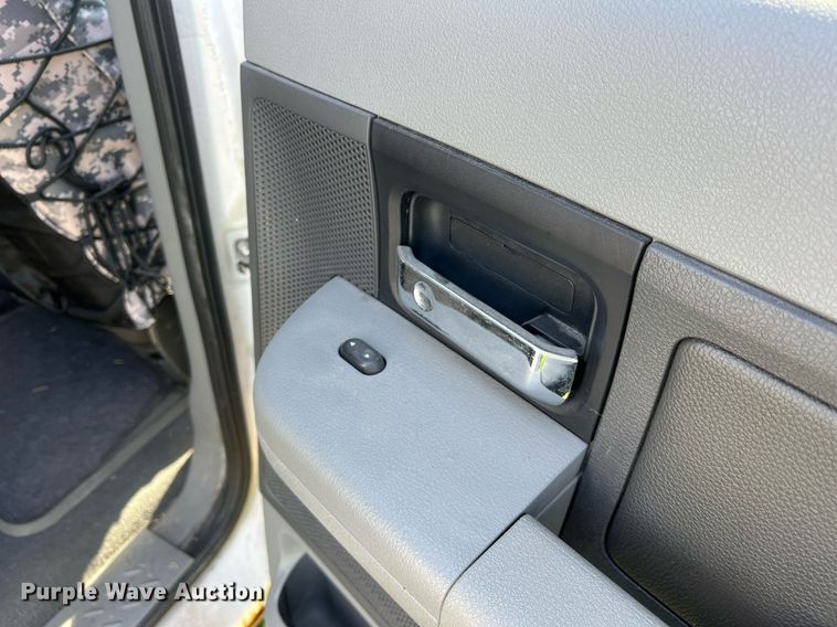 image for item NA9136 2004 Ford F150 XLT  SuperCrew pickup truck