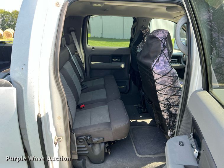 image for item NA9136 2004 Ford F150 XLT  SuperCrew pickup truck