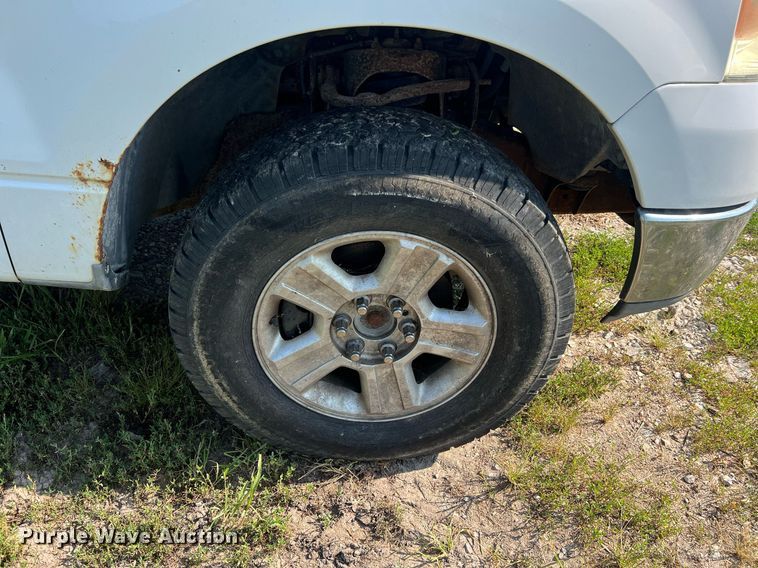 image for item NA9136 2004 Ford F150 XLT  SuperCrew pickup truck