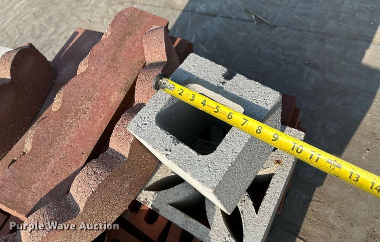 image for item NF9118 Approximately 300 bricks