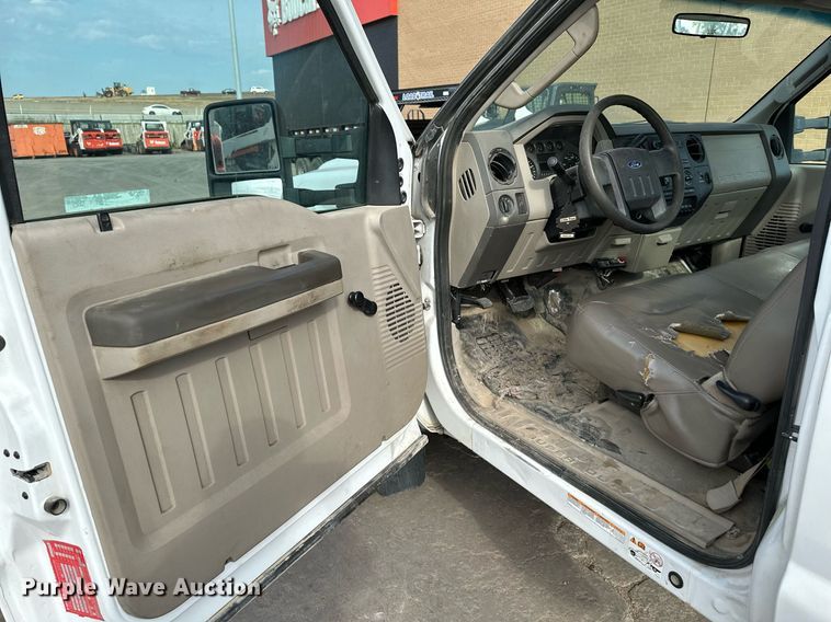 image for item NF9120 2008 Ford F550 Super Duty XL  truck cab and chassis