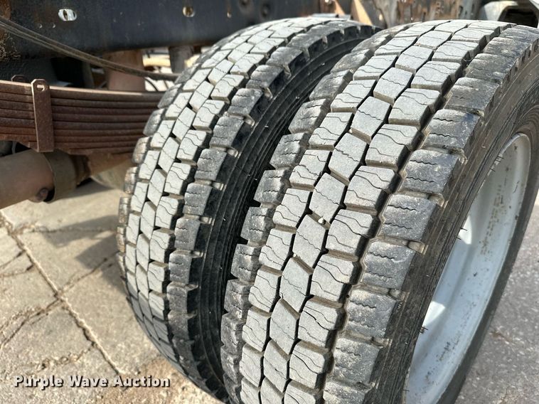 image for item NF9120 2008 Ford F550 Super Duty XL  truck cab and chassis