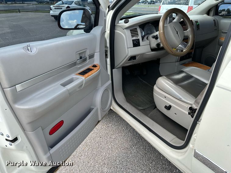 image for item NF9126 2008 Chrysler Aspen  SUV