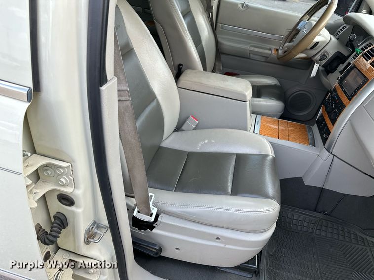 image for item NF9126 2008 Chrysler Aspen  SUV