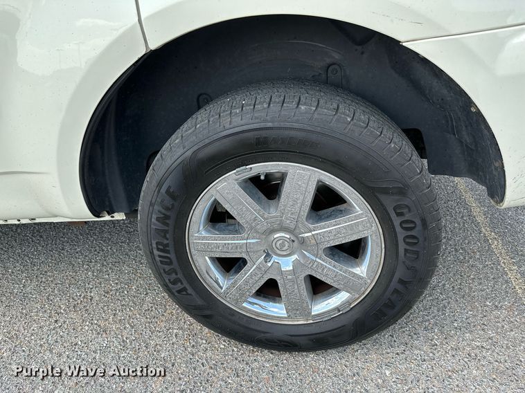 image for item NF9126 2008 Chrysler Aspen  SUV