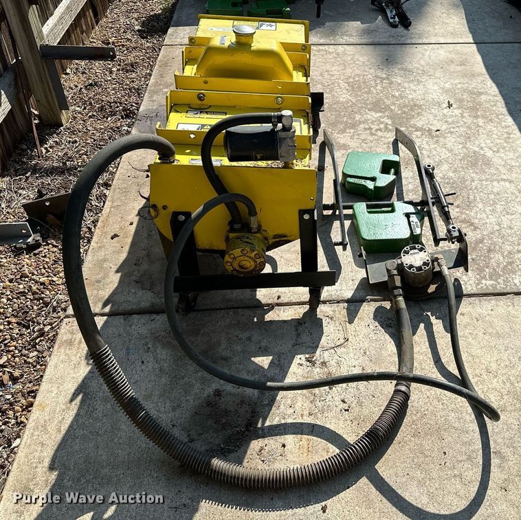 image for item NF9145 John Deere 261  tiller