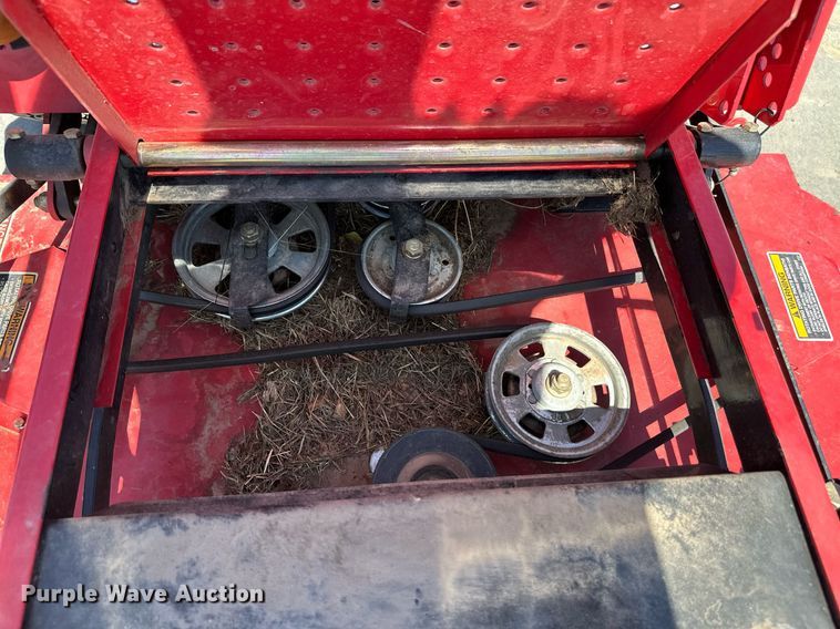 image for item NF9162 2015 Shivvers Country Clipper Edge XLT  ZTR lawn mower