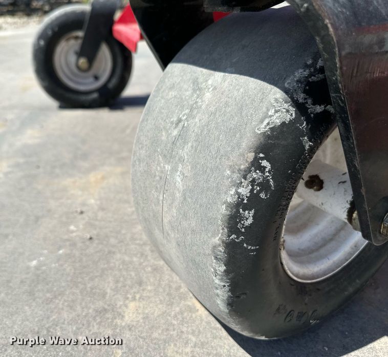 image for item NF9162 2015 Shivvers Country Clipper Edge XLT  ZTR lawn mower