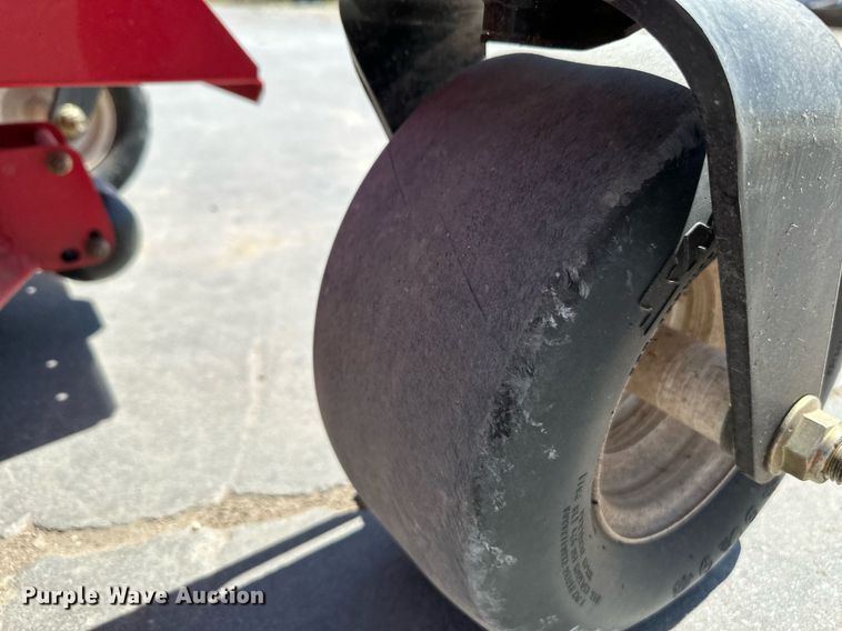 image for item NF9162 2015 Shivvers Country Clipper Edge XLT  ZTR lawn mower