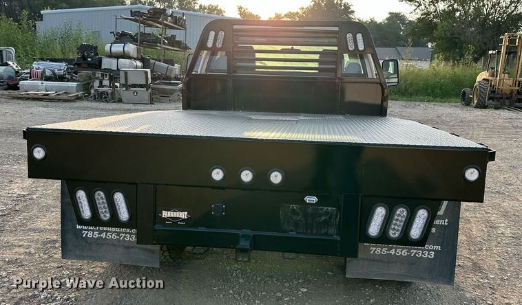 image for item NL9005 2004 Chevrolet Silverado 3500HD  flatbed pickup truck