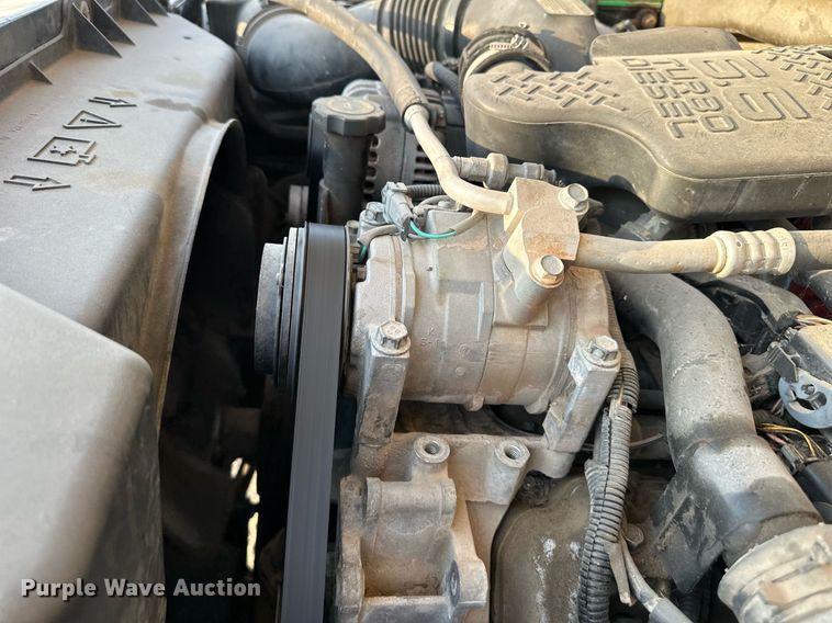 image for item NL9005 2004 Chevrolet Silverado 3500HD  flatbed pickup truck