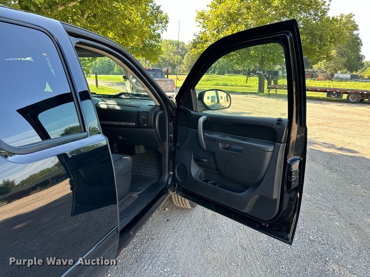 image for item NL9034 2011 GMC   Sierra 1500 SLE Ext. Cab pickup truck