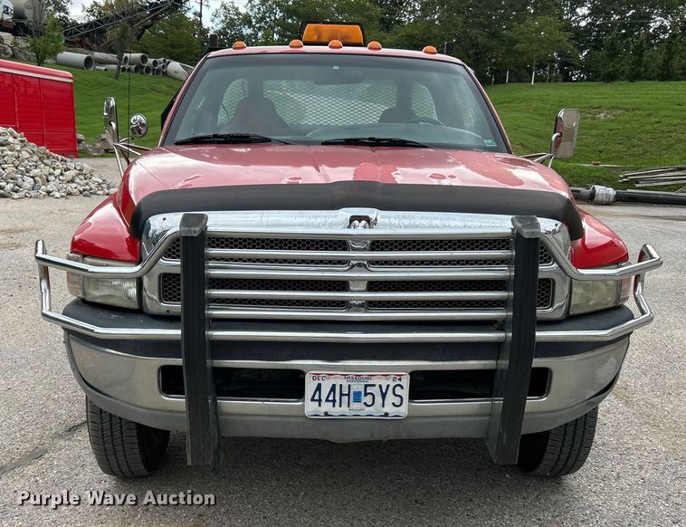 image for item NL9487 2000 Dodge Ram 3500  flatbed pickup truck