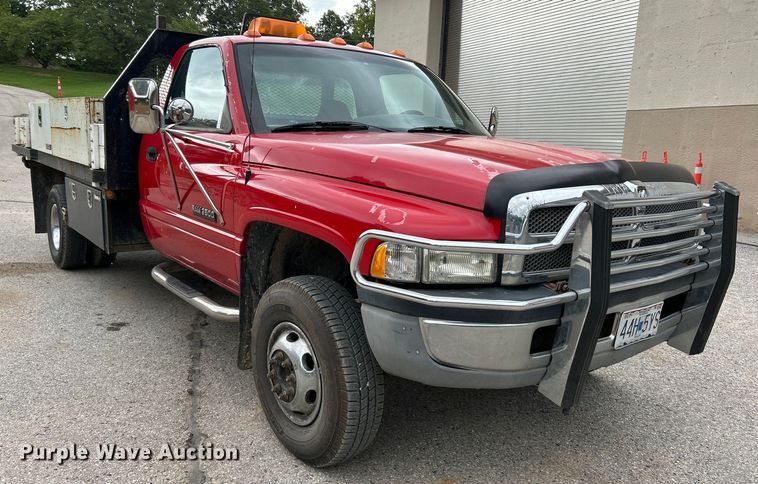 image for item NL9487 2000 Dodge Ram 3500  flatbed pickup truck