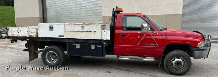 image for item NL9487 2000 Dodge Ram 3500  flatbed pickup truck