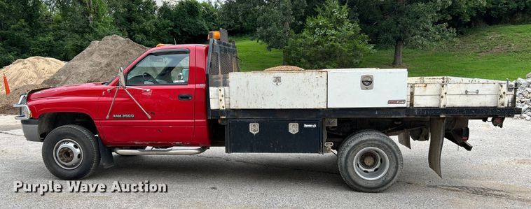 image for item NL9487 2000 Dodge Ram 3500  flatbed pickup truck