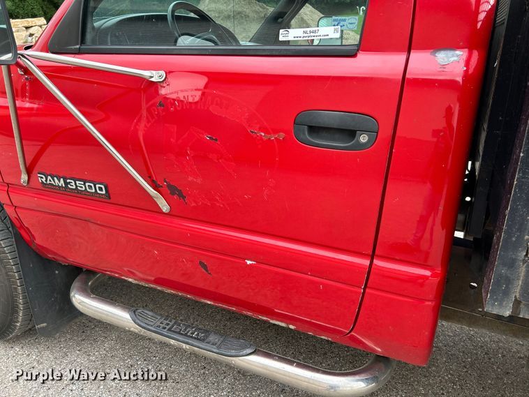 image for item NL9487 2000 Dodge Ram 3500  flatbed pickup truck