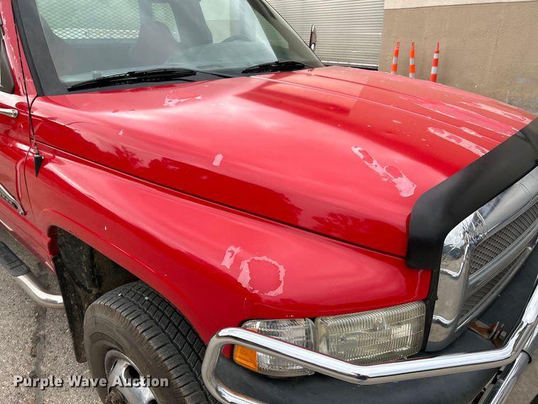 image for item NL9487 2000 Dodge Ram 3500  flatbed pickup truck