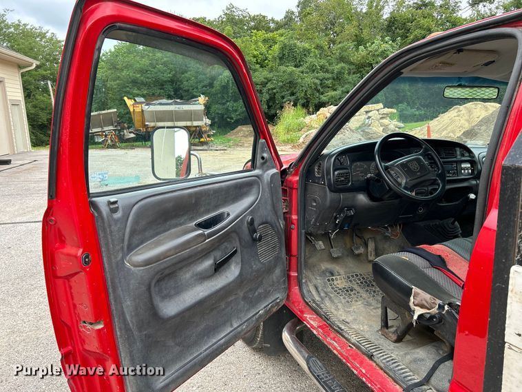 image for item NL9487 2000 Dodge Ram 3500  flatbed pickup truck