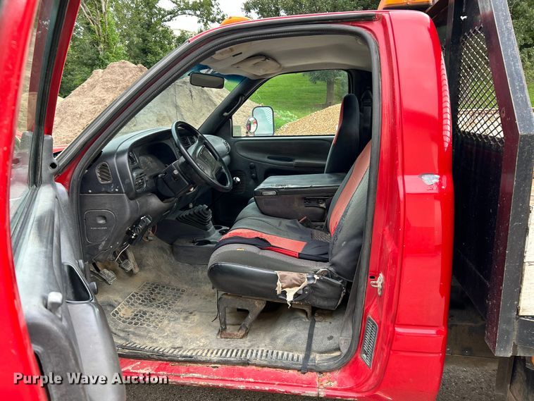 image for item NL9487 2000 Dodge Ram 3500  flatbed pickup truck