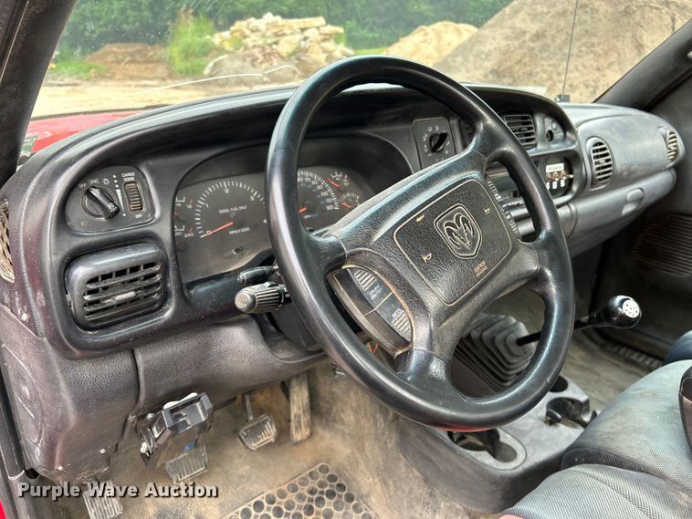 image for item NL9487 2000 Dodge Ram 3500  flatbed pickup truck