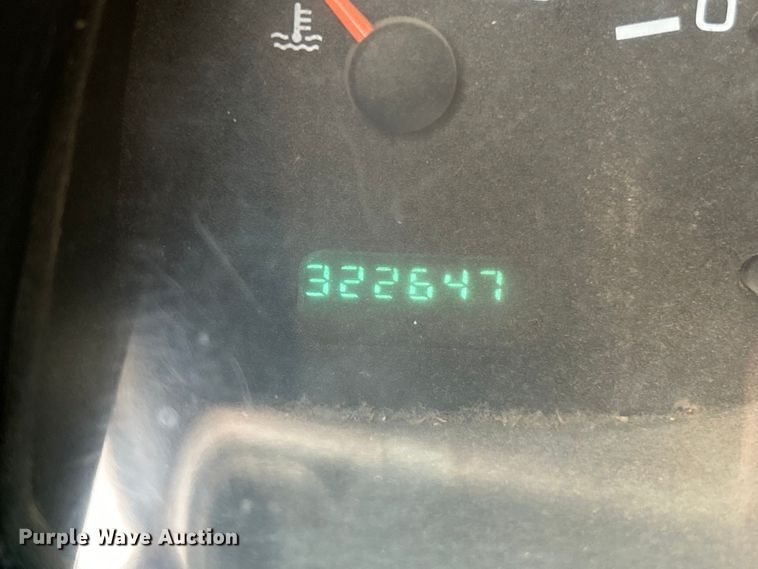 image for item NL9487 2000 Dodge Ram 3500  flatbed pickup truck