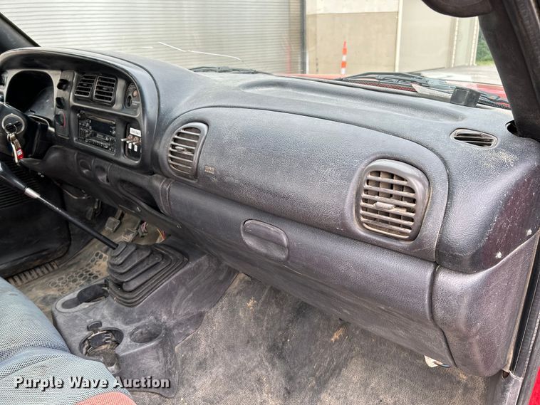 image for item NL9487 2000 Dodge Ram 3500  flatbed pickup truck