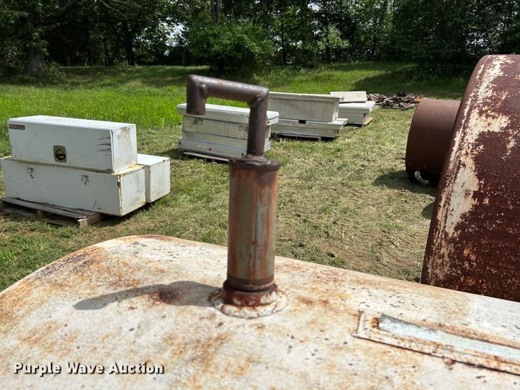 image for item NL9500 (2) fuel tanks