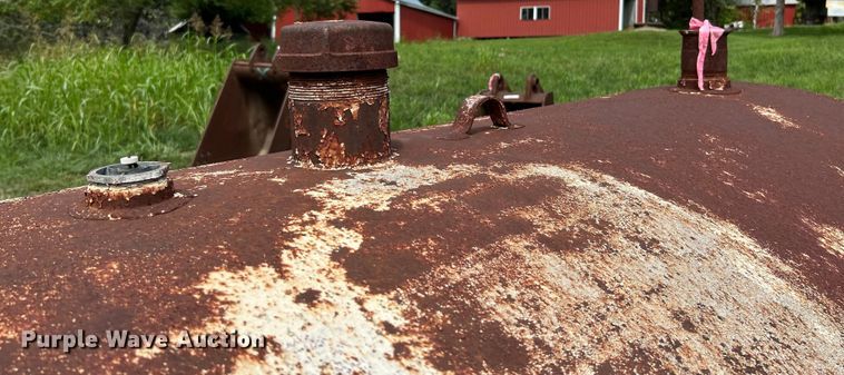 image for item NL9500 (2) fuel tanks