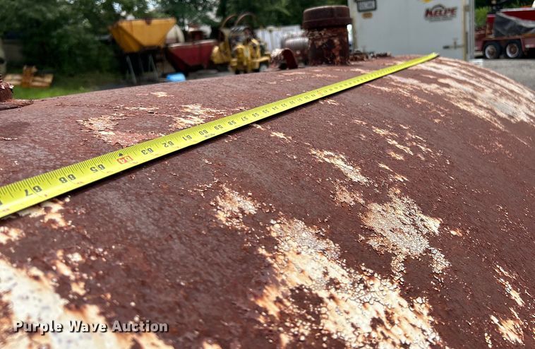 image for item NL9500 (2) fuel tanks