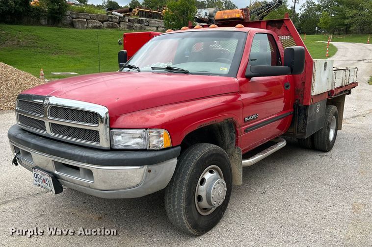 image for item NL9507 2001 Dodge Ram 3500 Laramie SLT  flatbed pickup truck