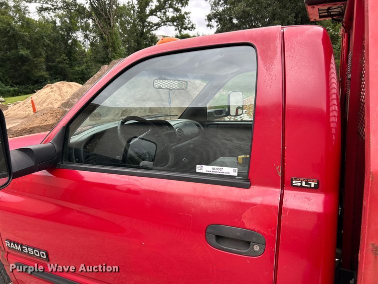 image for item NL9507 2001 Dodge Ram 3500 Laramie SLT  flatbed pickup truck