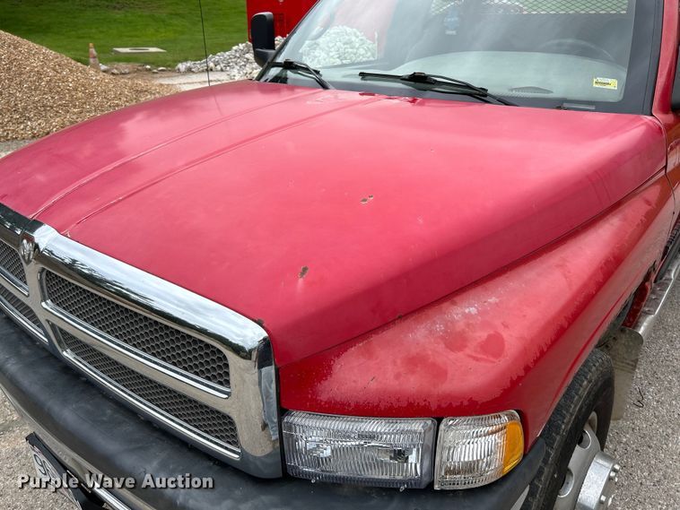 image for item NL9507 2001 Dodge Ram 3500 Laramie SLT  flatbed pickup truck