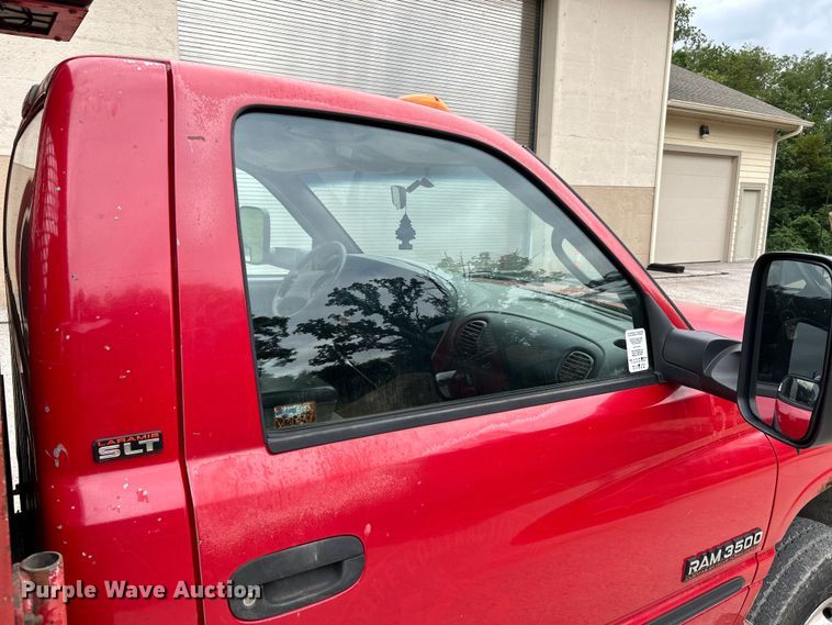 image for item NL9507 2001 Dodge Ram 3500 Laramie SLT  flatbed pickup truck