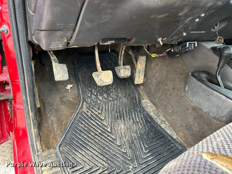 image for item NL9507 2001 Dodge Ram 3500 Laramie SLT  flatbed pickup truck