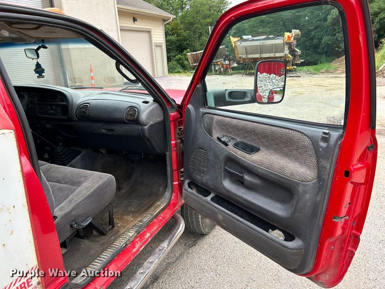 image for item NL9507 2001 Dodge Ram 3500 Laramie SLT  flatbed pickup truck