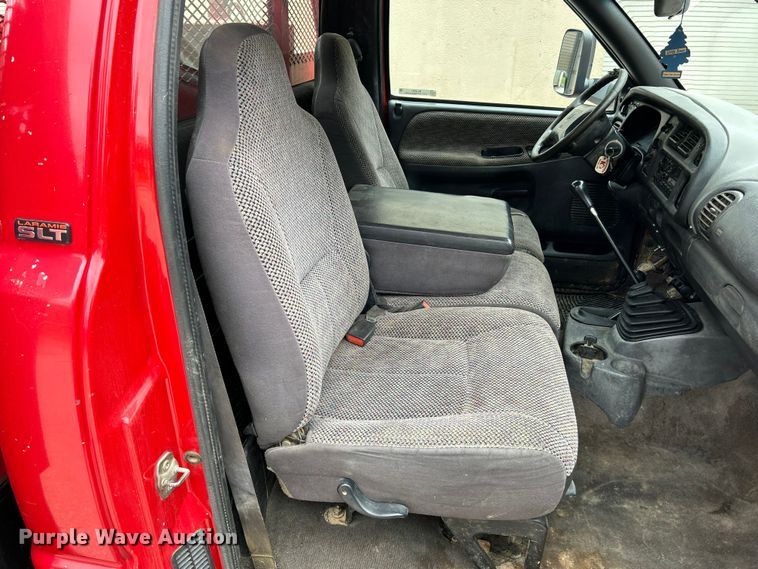 image for item NL9507 2001 Dodge Ram 3500 Laramie SLT  flatbed pickup truck