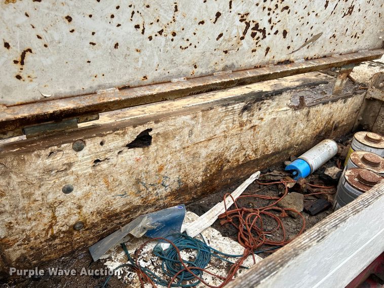 image for item NL9507 2001 Dodge Ram 3500 Laramie SLT  flatbed pickup truck