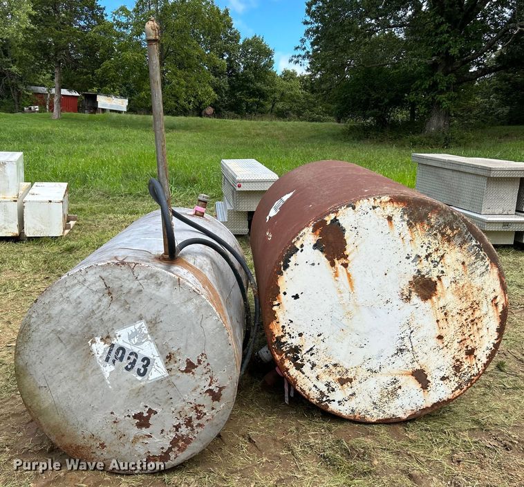 image for item NL9510 (2) fuel tanks