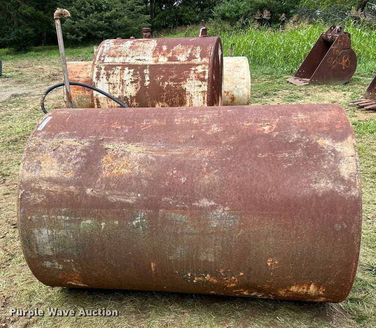 image for item NL9510 (2) fuel tanks