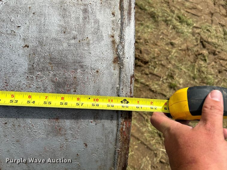 image for item NL9510 (2) fuel tanks