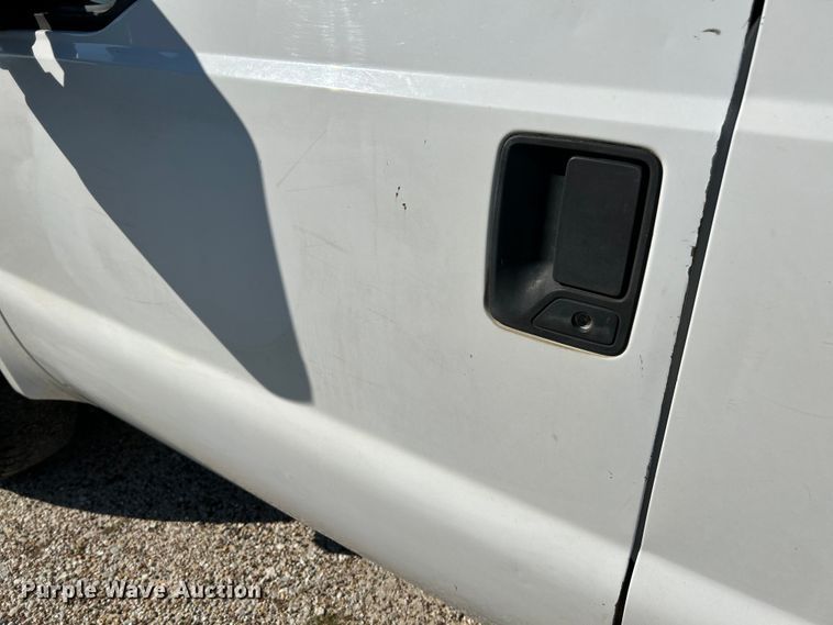 image for item NL9535 2010  Ford F350 Super Duty XL  Crew Cab pickup truck