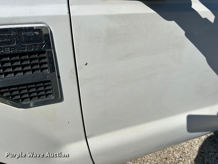 image for item NL9535 2010  Ford F350 Super Duty XL  Crew Cab pickup truck