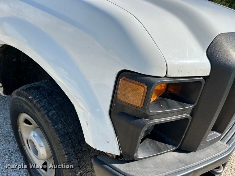 image for item NL9535 2010  Ford F350 Super Duty XL  Crew Cab pickup truck