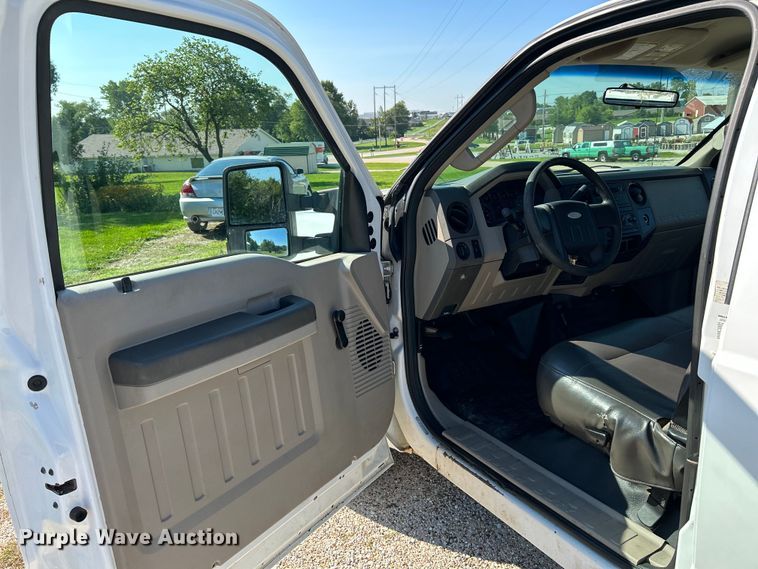 image for item NL9535 2010  Ford F350 Super Duty XL  Crew Cab pickup truck