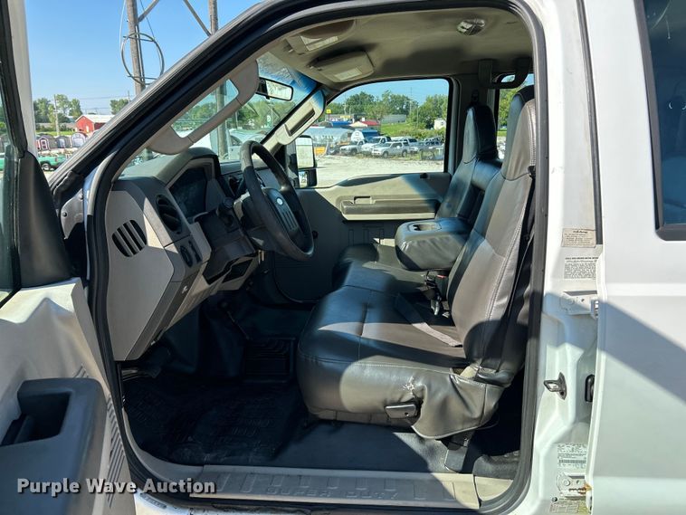 image for item NL9535 2010  Ford F350 Super Duty XL  Crew Cab pickup truck