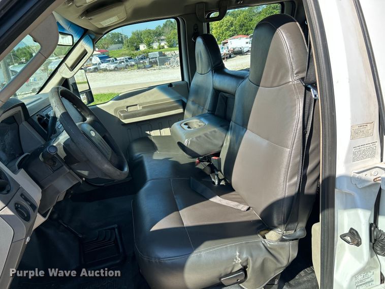 image for item NL9535 2010  Ford F350 Super Duty XL  Crew Cab pickup truck