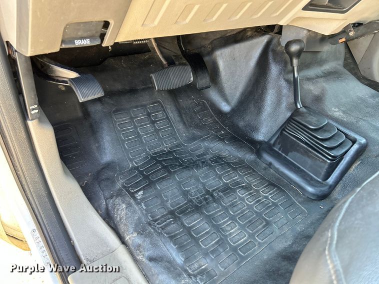 image for item NL9535 2010  Ford F350 Super Duty XL  Crew Cab pickup truck