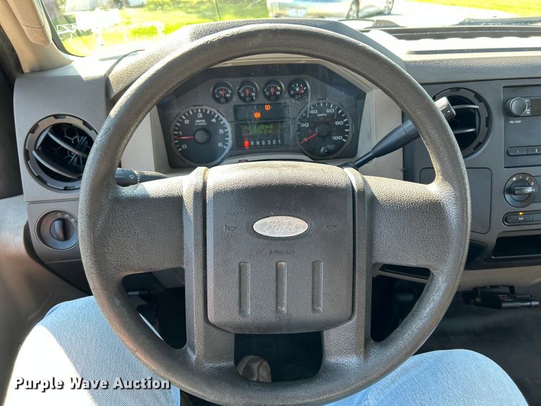 image for item NL9535 2010  Ford F350 Super Duty XL  Crew Cab pickup truck